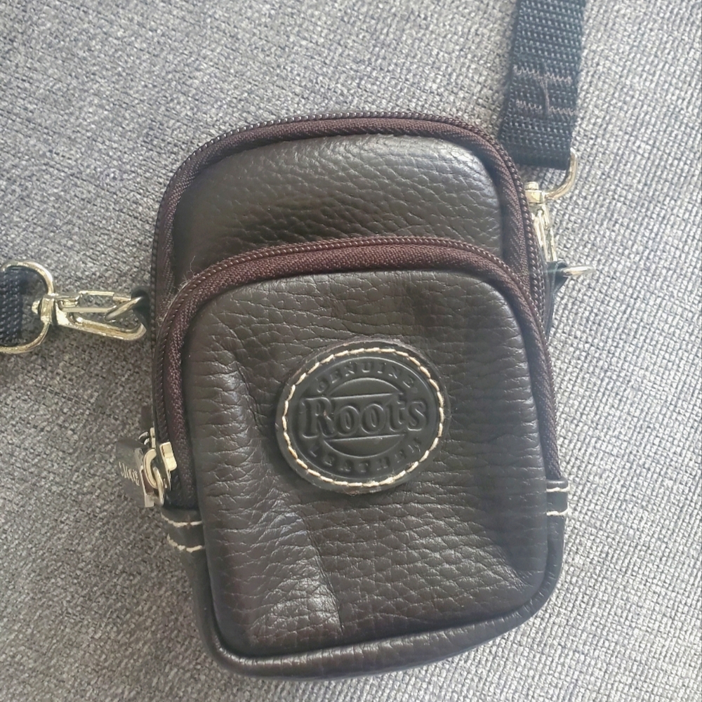 Roots | Brown leather camera bag with detachable strap